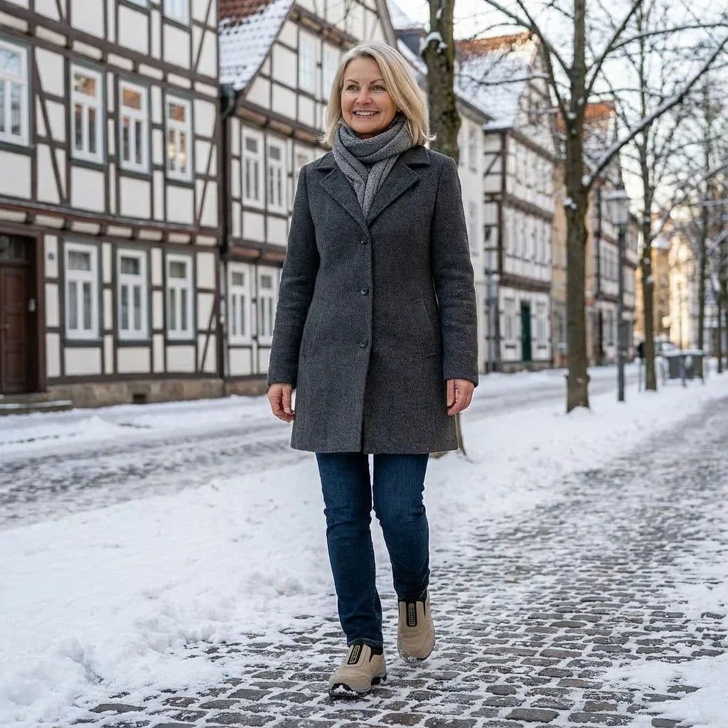 Daphne — Water-Resistant Wide-Toe Walking Shoes